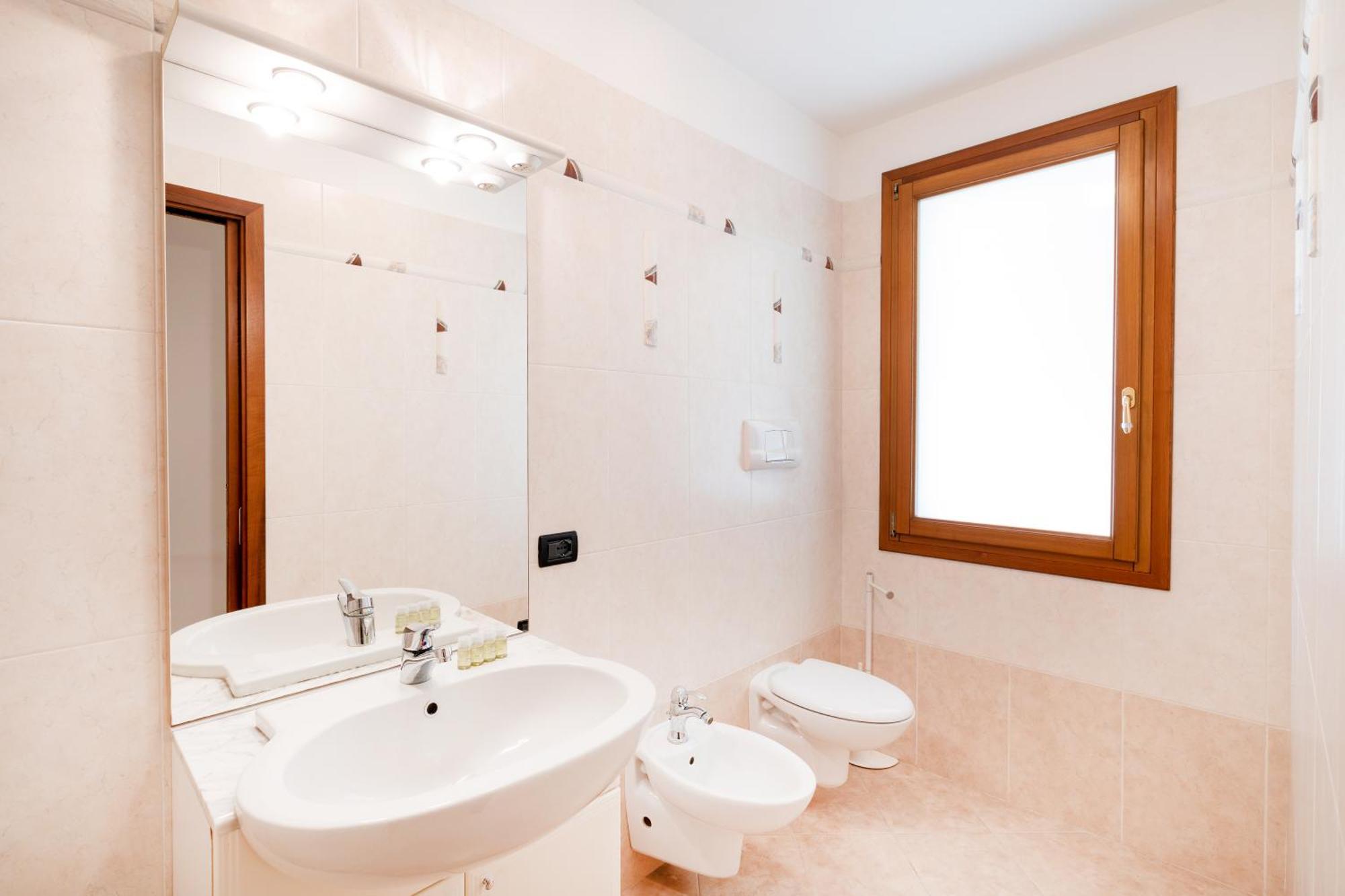 Elegante E Luminoso, Spazio Esterno Privato Appartement *